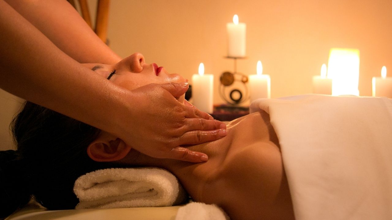 Presentkort på en härlig upplevelse. Välj mellan massage, ansiktsbehandling eller IR-bastu.